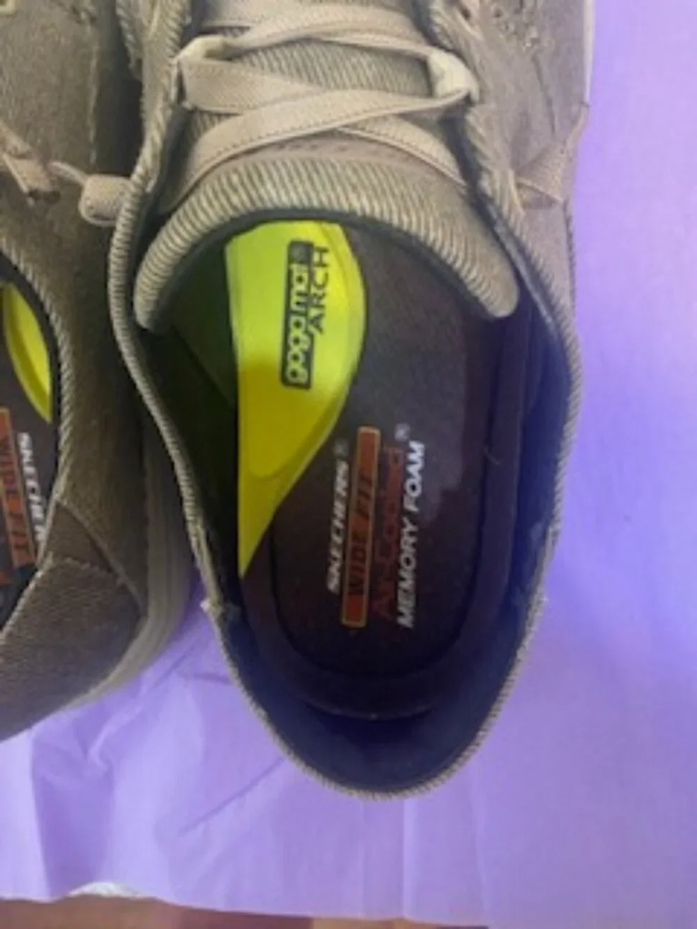 Men's SKECHERS Wide Fit- Memory Foam Air Cooled Goga Mat Arch - Size 10 - NEW